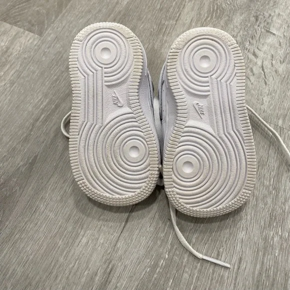 Girls Nike Airforce 1 size 4c original box available with purchase - Picture 5 of 5